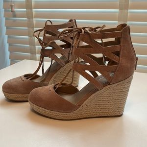 Limelight tan lace-up espadrille wedges size 7